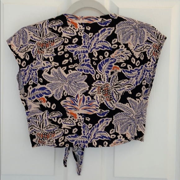 🌺Cute Tops Bundle🌺 - Picture 3 of 6